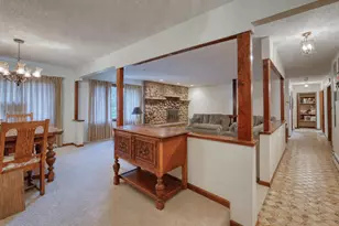 2203 W Goldcrest Ave, Milwaukee, WI 53221 - Photo 19