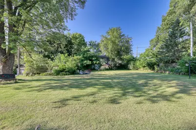2203 W Goldcrest Ave, Milwaukee, WI 53221 - Photo 37