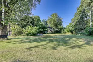 2203 W Goldcrest Ave, Milwaukee, WI 53221 - Photo 37