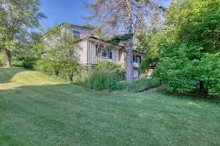 2203 W Goldcrest Ave, Milwaukee, WI 53221 - Photo 41