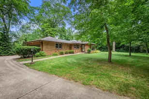19500 W Pinecrest Ln, New Berlin, WI 53146 - Photo 3
