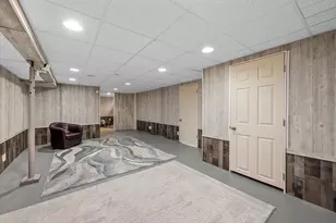 19500 W Pinecrest Ln, New Berlin, WI 53146 - Photo 17