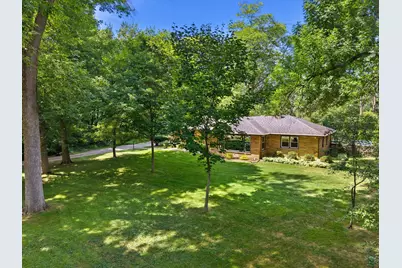 19500 W Pinecrest Ln, New Berlin, WI 53146 - Photo 43