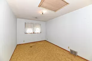 7141 W Forest Home Ave, Greenfield, WI 53220 - Photo 17