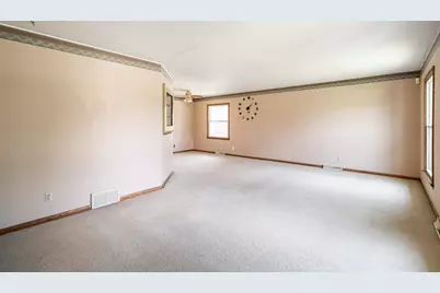12600 W Wilbur Dr, New Berlin, WI 53151 - Photo 3