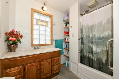 1705 E Eden Pl, Saint Francis, WI 53235 - Photo 7