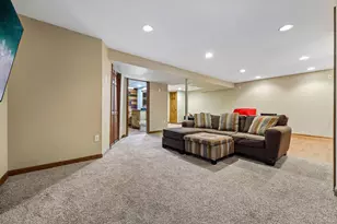W163N10528 Ridgeview Ln, Germantown, WI 53022 - Photo 31