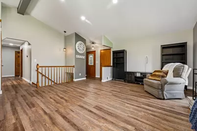W163N10528  Ridgeview Ln, Germantown, WI 53022 - Photo 9