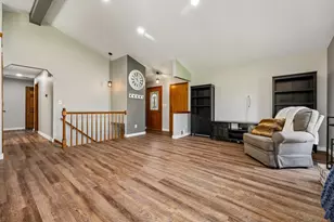 W163N10528 Ridgeview Ln, Germantown, WI 53022 - Photo 9