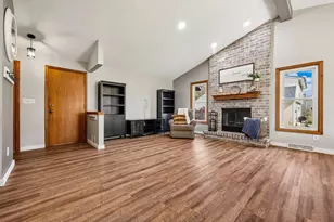 W163N10528 Ridgeview Ln, Germantown, WI 53022 - Photo 7