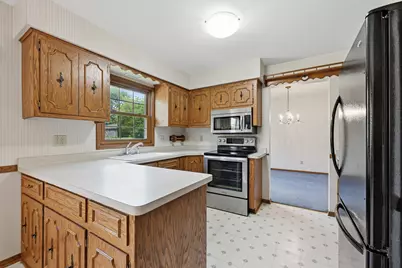18440  Bristol Ln, Brookfield, WI 53045 - Photo 9