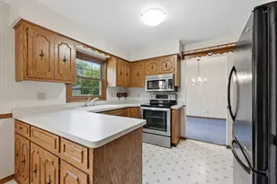 18440 Bristol Ln, Brookfield, WI 53045 - Photo 9