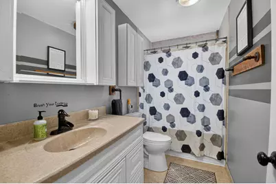 1305  Center St, Racine, WI 53182 - Photo 13