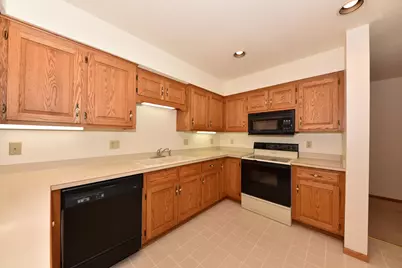 1322  Hidden Fields Dr, West Bend, WI 53095 - Photo 7