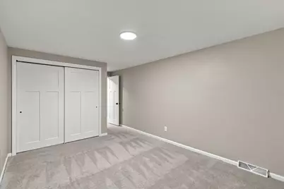 12246 W Euclid Ave, West Allis, WI 53227 - Photo 33