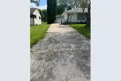 5131 W Willow Rd, Milwaukee, WI 53223 - Photo 17
