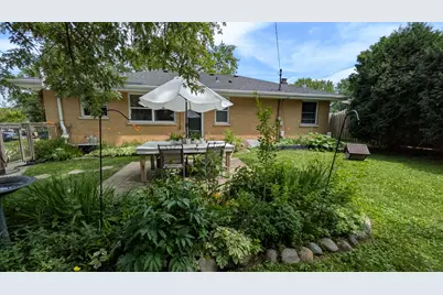 W170N9325  Woodlawn Dr, Menomonee Falls, WI 53051 - Photo 25