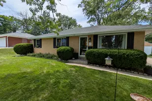W170N9325 Woodlawn Dr, Menomonee Falls, WI 53051 - Photo 3