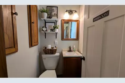 W170N9325  Woodlawn Dr, Menomonee Falls, WI 53051 - Photo 15