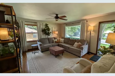 W170N9325  Woodlawn Dr, Menomonee Falls, WI 53051 - Photo 5