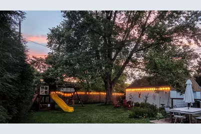 W170N9325  Woodlawn Dr, Menomonee Falls, WI 53051 - Photo 27