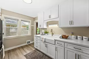 11510 W Wisconsin Ave, Wauwatosa, WI 53226 - Photo 7