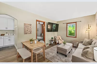 11510 W Wisconsin Ave, Wauwatosa, WI 53226 - Photo 5