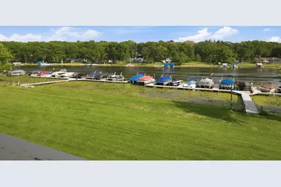 2141  Landings Ln, Delavan, WI 53115 - Photo 11