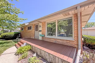 W152N8310 Elm Ln, Menomonee Falls, WI 53051 - Photo 3