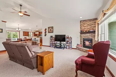 869  Spruce St, Hartford, WI 53027 - Photo 7