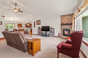 869 Spruce St, Hartford, WI 53027 - Photo 7