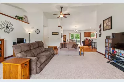 869  Spruce St, Hartford, WI 53027 - Photo 9