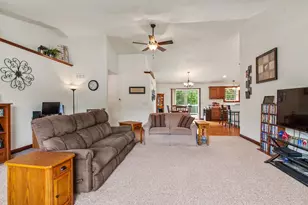 869 Spruce St, Hartford, WI 53027 - Photo 9