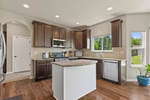 10055 S Chelsea Lee Rd, Oak Creek, WI 53154 - Photo 3