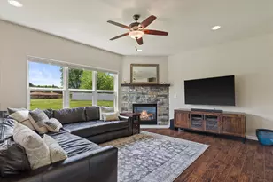 10055 S Chelsea Lee Rd, Oak Creek, WI 53154 - Photo 5
