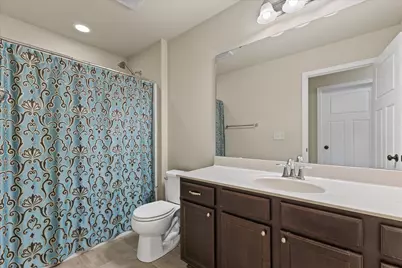10055 S Chelsea Lee Rd, Oak Creek, WI 53154 - Photo 19