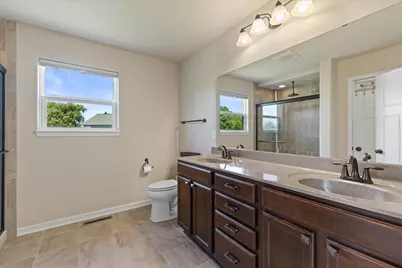 10055 S Chelsea Lee Rd, Oak Creek, WI 53154 - Photo 13
