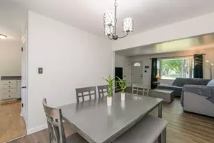 17701 W Rogers Dr, New Berlin, WI 53146 - Photo 9