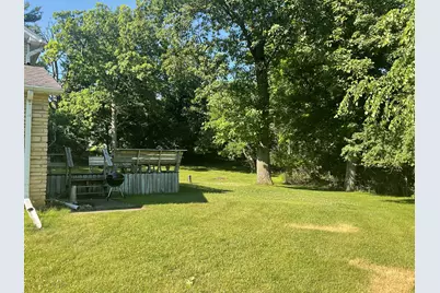 W297N2968  Oakwood Grove Rd, Delafield, WI 53072 - Photo 5
