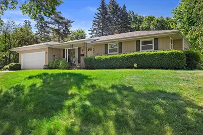 901 E Roberta Ave, Waukesha, WI 53186 - Photo 3