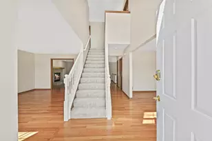 13575 W Foxwood Ct, New Berlin, WI 53151 - Photo 3