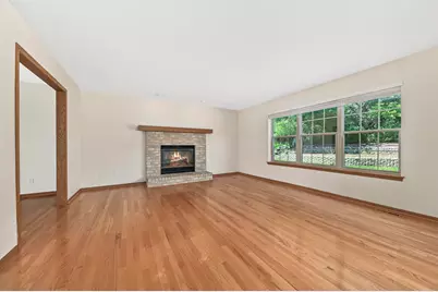 13575 W Foxwood Ct, New Berlin, WI 53151 - Photo 9