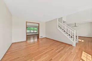 13575 W Foxwood Ct, New Berlin, WI 53151 - Photo 5