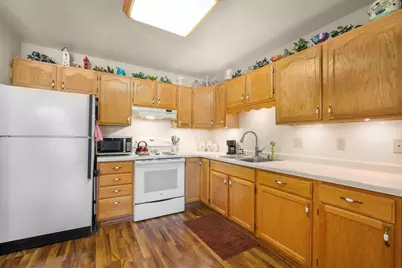 715  Canterberry Ct #101, West Bend, WI 53090 - Photo 7
