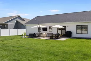 1120 Crockett Dr, Holmen, WI 54636 - Photo 25