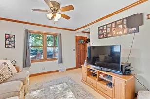 1016 S 97th St, West Allis, WI 53214 - Photo 3