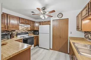 1755 Parknoll Ln, Port Washington, WI 53074 - Photo 7