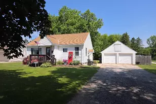 513 Randolph St, Mishicot, WI 54228 - Photo 1