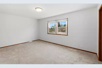 2212  Allen Ln, Waukesha, WI 53186 - Photo 17