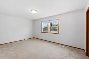 2212 Allen Ln, Waukesha, WI 53186 - Photo 17